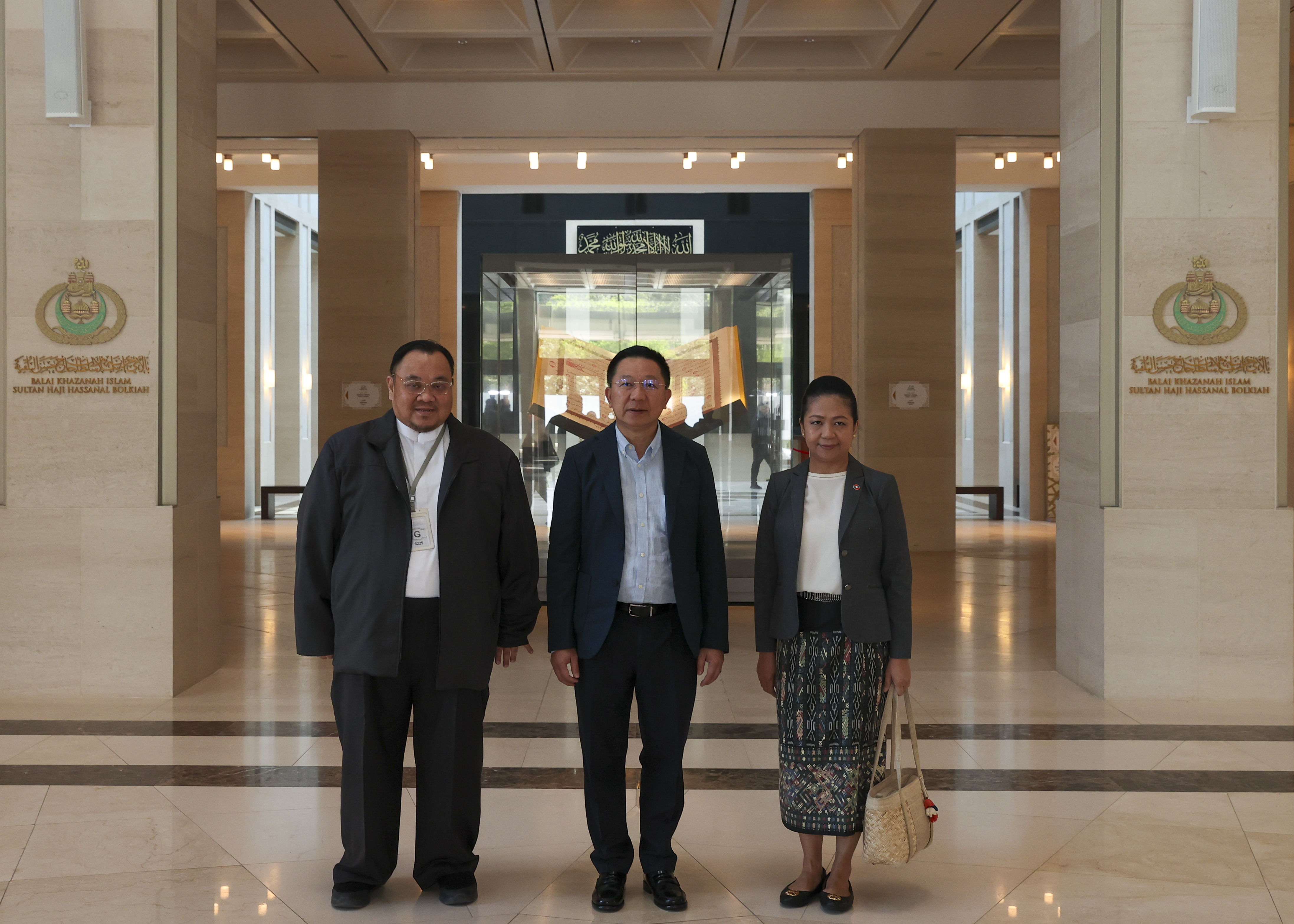 LAWATAN DARIPADA MENTERI PERTANIAN DAN PERHUTANAN, REPUBLIK DEMOKRATIK RAKYAT LAO, TUAN YANG TERUTAMA PROFESOR DR. LINKHAM DOUANGSAVANH
