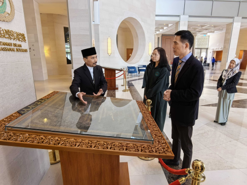 Chinese Ambassador to Brunei Darussalam Xiao Jianguo Visits the Balai Khazanah Islam Sultan Haji Hassanal Bolkiah