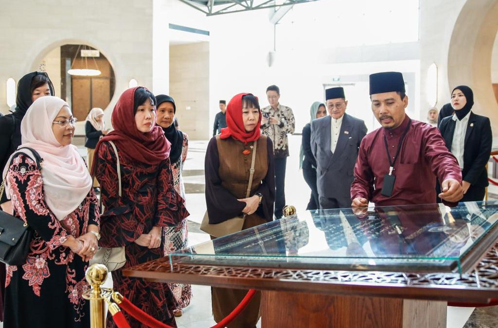 Singaporean President’s spouse visits Balai Khazanah Islam Sultan Haji Hassanal Bolkiah