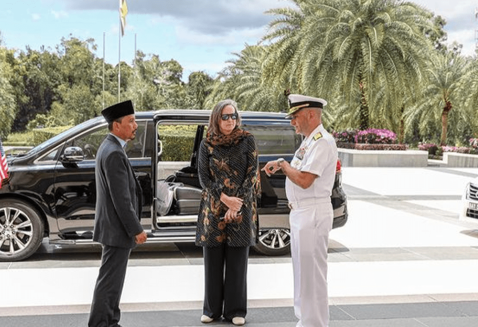 US ENVOY VISITS GALLERIES IN BKISHHB, EXPLORES POTENTIAL COOPERATION