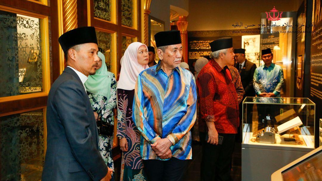 Visit of Yang di-Pertua Negeri Sarawak, Tuan Yang Terutama Tun Pehin Sri Dr. Haji Wan Junaidi bin Tuanku Jaafar dan wife, Yang Amat Berbahagia Toh Puan Fauziah Mohd.