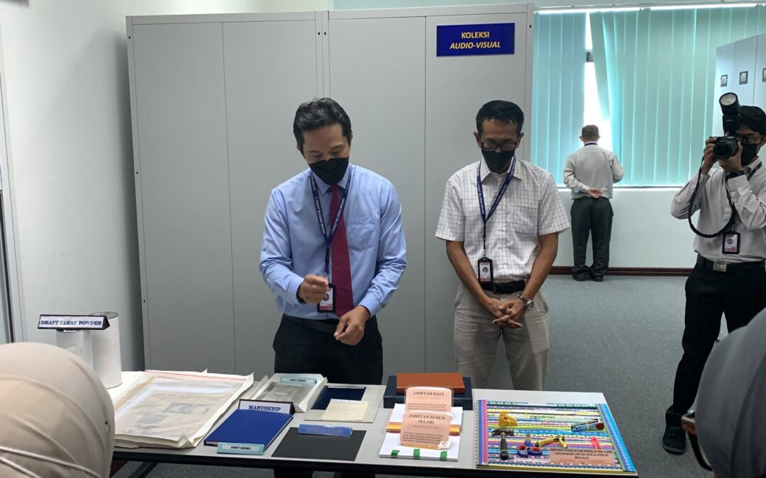 BALAI KHAZANAH ISLAM SULTAN HAJI HASSANAL BOLKIAH CONDUCTS WORKING VISIT TO BORNEO STUDIES CENTRE